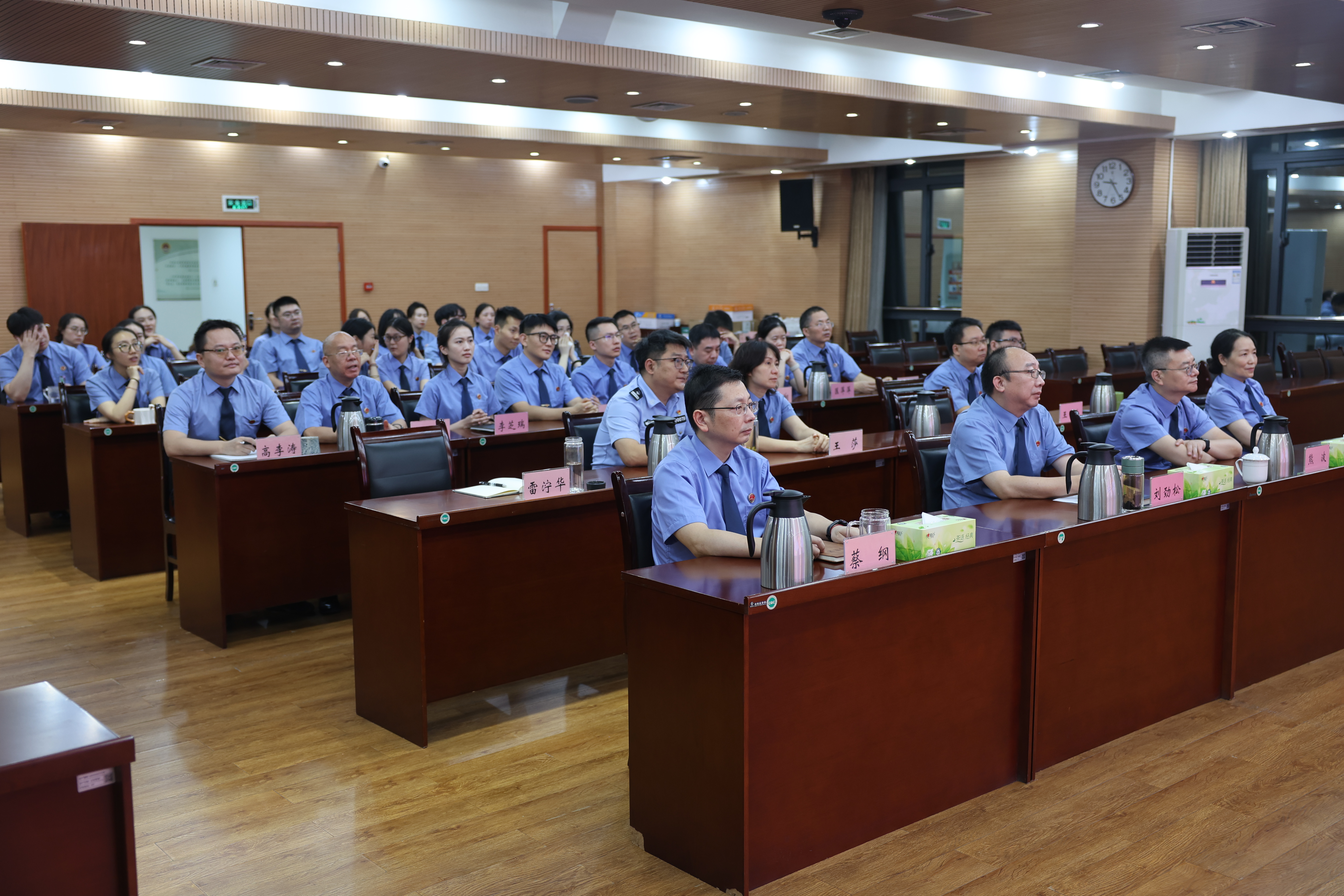 以时代楷模为榜样！渝检护“未”团队代表先进事迹在卡提诺论坛
引发强烈反响（一）