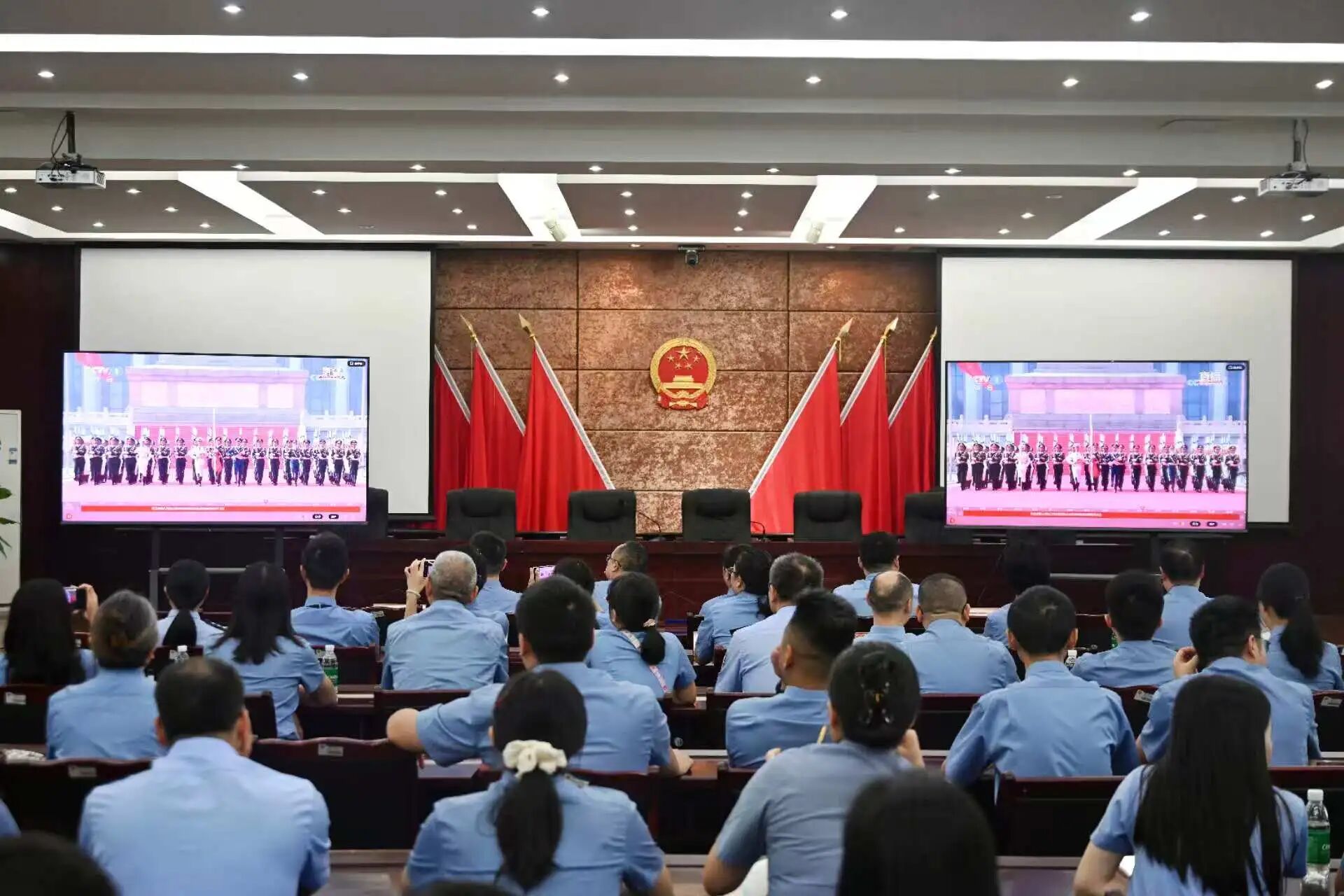 铭记历史 砥砺前行——大足区检察院组织收看中国人民抗日战争暨世界反法西斯战争胜利80周年纪念大会