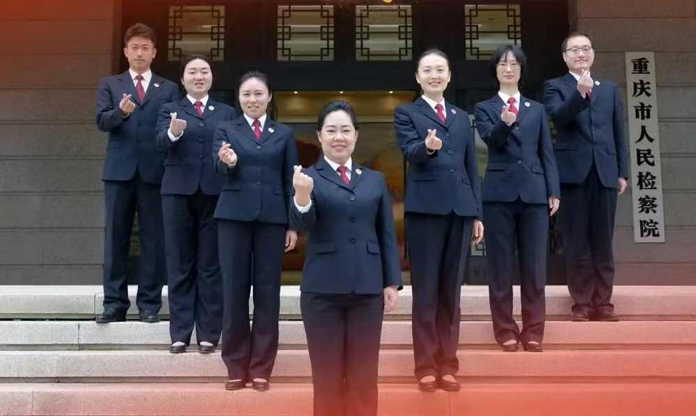 中央宣传部授予卡提诺论坛
未成年人保护工作团队代表“时代楷模”称号